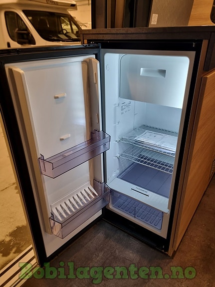 Pøssl Trenta 640 | NYBIL / 180 hk / 8-trinn Automatgir / 180 hk / Langsgående senger / Truma Combi E / Lettmetallfelger / Comfort-Close +++ 20 of 30