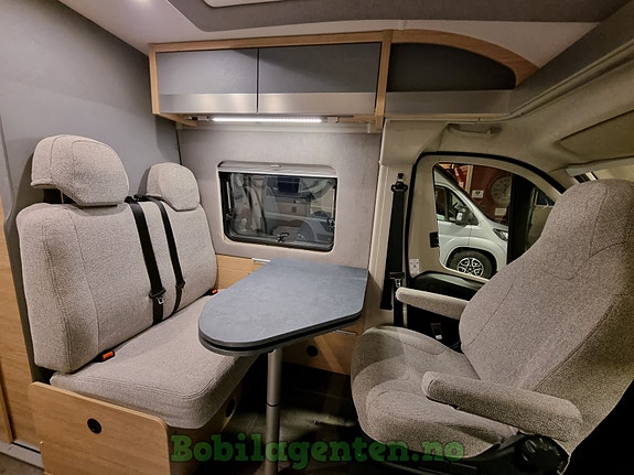 Pøssl Trenta 640 | NYBIL / 180 hk / 8-trinn Automatgir / 180 hk / Langsgående senger / Truma Combi E / Lettmetallfelger / Comfort-Close +++ 11 of 30