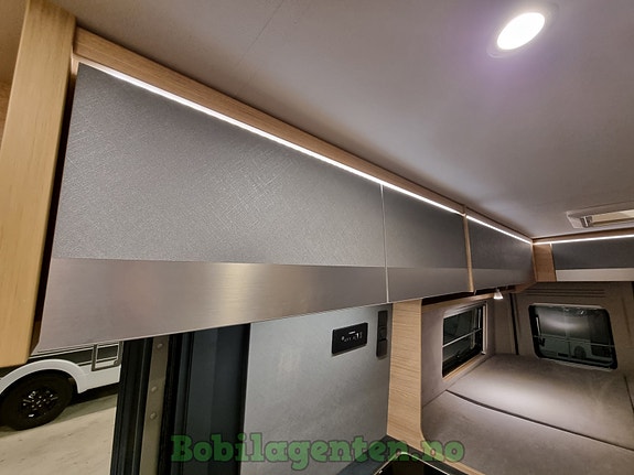 Pøssl Trenta 640 | NYBIL / 180 hk / 8-trinn Automatgir / 180 hk / Langsgående senger / Truma Combi E / Lettmetallfelger / Comfort-Close +++ 28 of 30