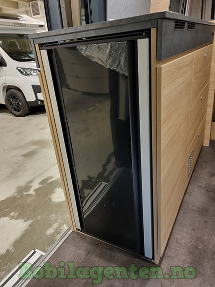 Pøssl Trenta 640 | NYBIL / 180 hk / 8-trinn Automatgir / 180 hk / Langsgående senger / Truma Combi E / Lettmetallfelger / Comfort-Close +++ 19 of 30