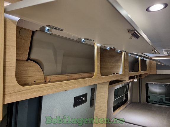 Pøssl Trenta 640 | NYBIL / 180 hk / 8-trinn Automatgir / 180 hk / Langsgående senger / Truma Combi E / Lettmetallfelger / Comfort-Close +++ 29 of 30