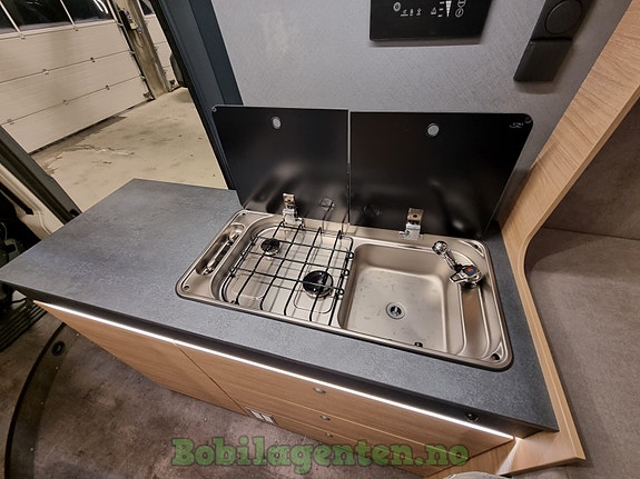 Pøssl Trenta 640 | NYBIL / 180 hk / 8-trinn Automatgir / 180 hk / Langsgående senger / Truma Combi E / Lettmetallfelger / Comfort-Close +++ 24 of 30