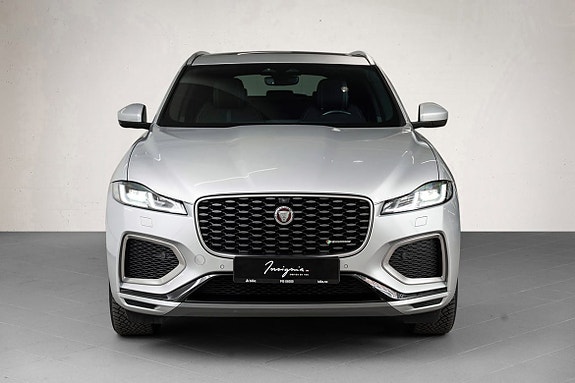 Jaguar F-PACE 4 of 5