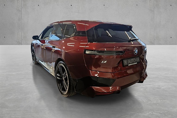 BMW iX 2 of 5