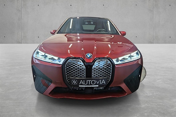 BMW iX 4 of 5