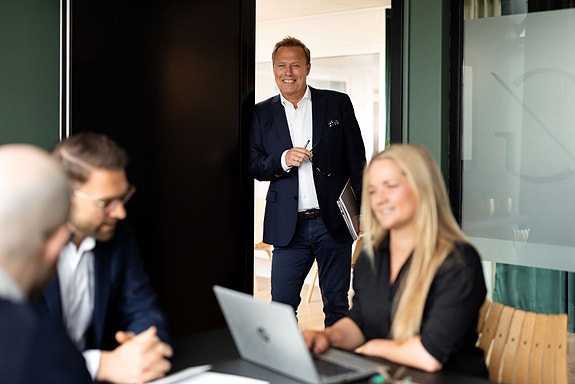 I Øverbø Gjørtz får du muligheten til å utvikle deg som advokat i et sterkt faglig miljø, samtidig som du får være deg selv.