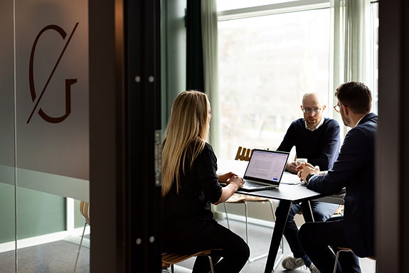 I Øverbø Gjørtz får du muligheten til å utvikle deg som advokat i et sterkt faglig miljø, samtidig som du får være deg selv.
