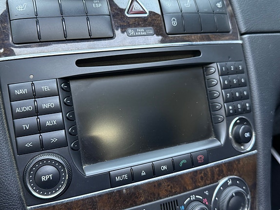 Mercedes-Benz CLK350 25 of 30