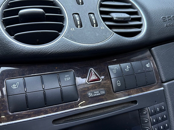 Mercedes-Benz CLK350 24 of 30