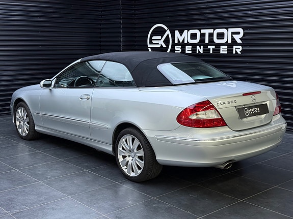 Mercedes-Benz CLK350 6 of 30