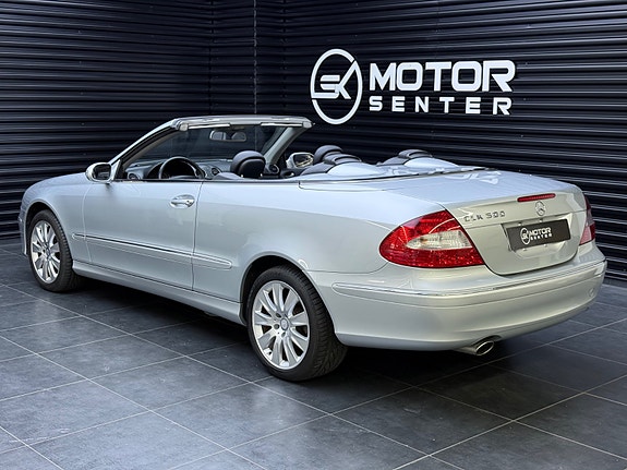Mercedes-Benz CLK350 4 of 30