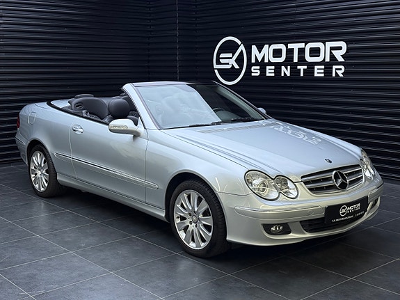 Mercedes-Benz CLK350 2 of 30