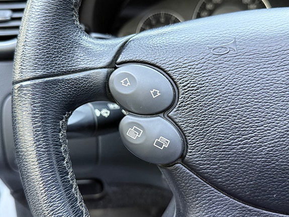 Mercedes-Benz CLK350 19 of 30
