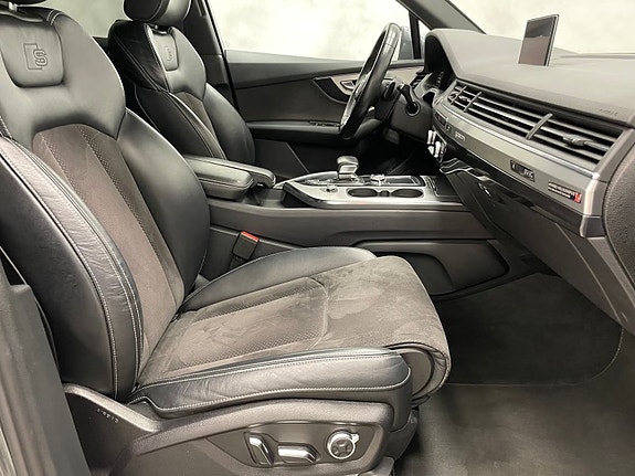 Audi Q7 27 of 30