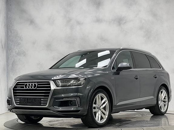 Audi Q7 2 of 30