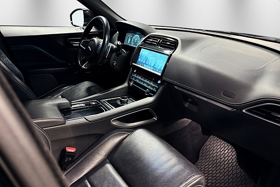 Jaguar F-PACE 20 of 30