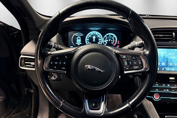 Jaguar F-PACE 29 of 30