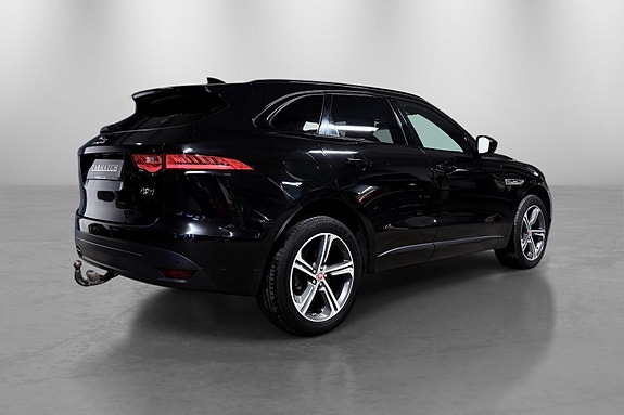 Jaguar F-PACE 5 of 5