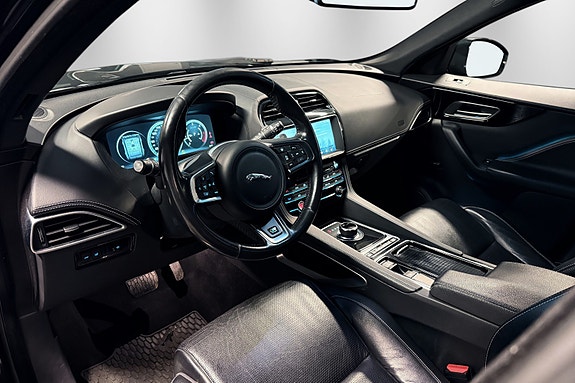 Jaguar F-PACE 17 of 30