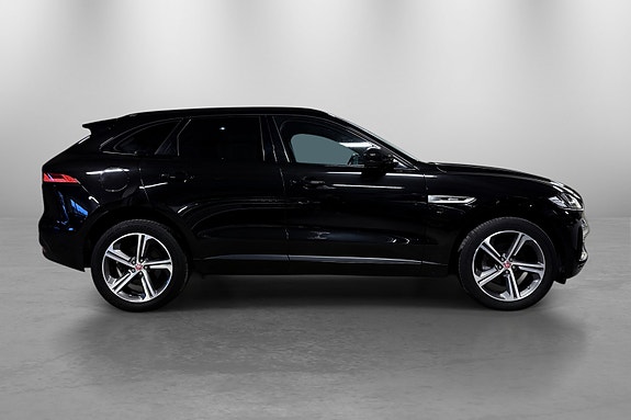 Jaguar F-PACE 4 of 5
