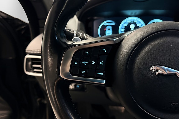 Jaguar F-PACE 30 of 30