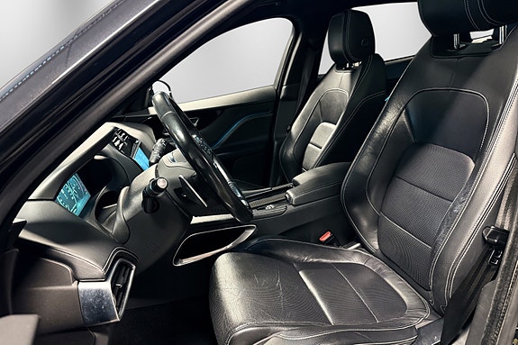 Jaguar F-PACE 16 of 30