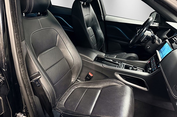 Jaguar F-PACE 19 of 30