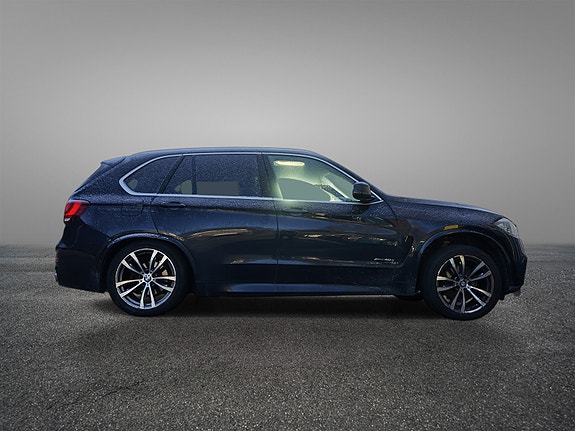 BMW X5 2 of 5