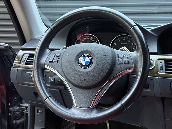 BMW 335i 12 of 30