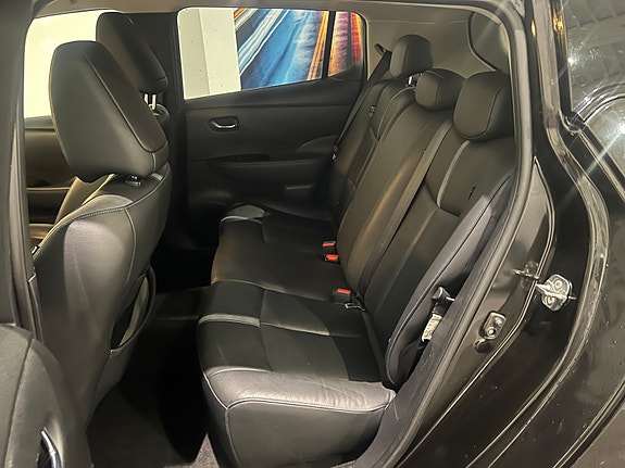 Nissan Leaf 8 of 19