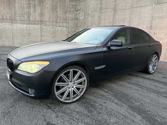 BMW 730d 2 of 5