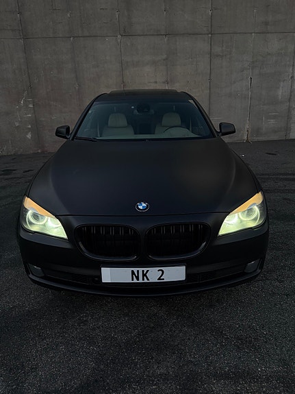 BMW 730d 4 of 5