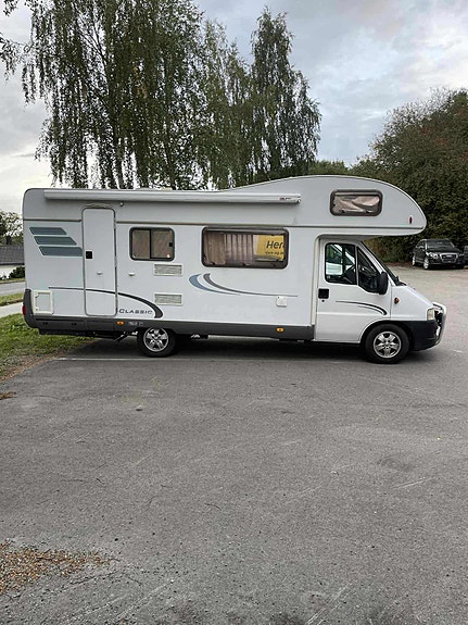 Hymer CLASSIC B-FØRERKORT - REG. FOR 6 PERS - KØYE - HENGERF. 1900KG - SYKKELS. - MARKISE - LEIE 2026