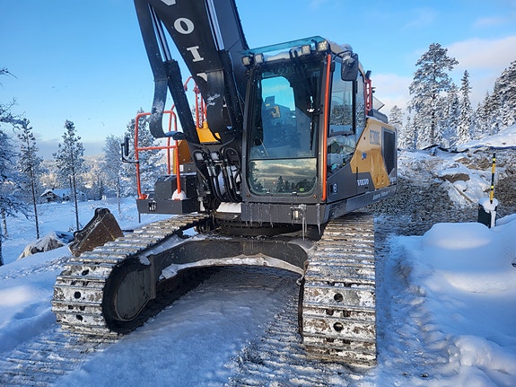 Volvo 2021 -EC300EL Rototilt, oilquick, grave og pusseskuffe - Pen maskin