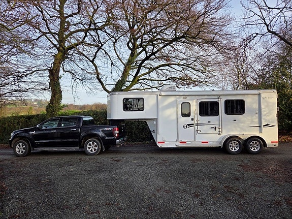 SHADOW HORSE TRAILER 2 WEEKENDER