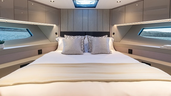 Sunseeker Manhattan 56 -Vises under Cannes Yachting Festival 2026 16 of 20