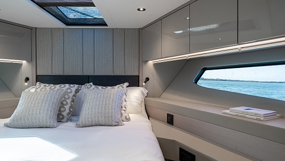 Sunseeker Manhattan 56 -Vises under Cannes Yachting Festival 2026 18 of 20