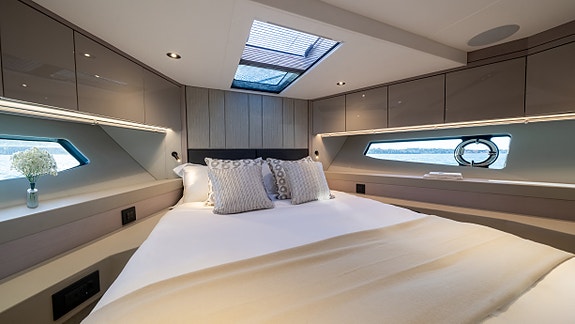 Sunseeker Manhattan 56 -Vises under Cannes Yachting Festival 2026 17 of 20