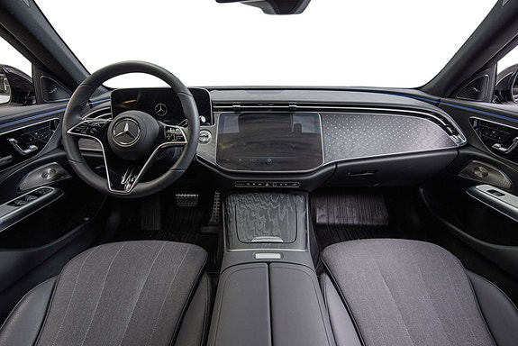 Mercedes-Benz E300 de 14 of 30