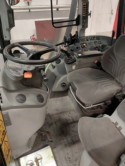 CLAAS Arion 460 4 of 7