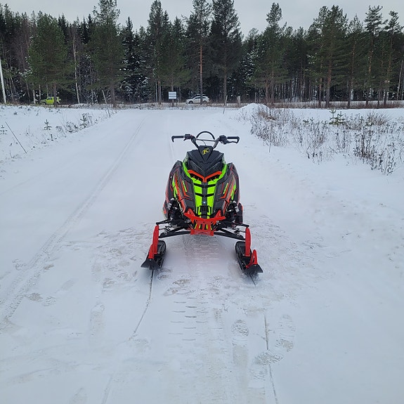 Polaris 850 PRO-RMK 155 3 of 15