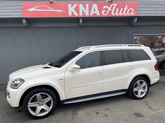 Mercedes-Benz GL350 2 of 5
