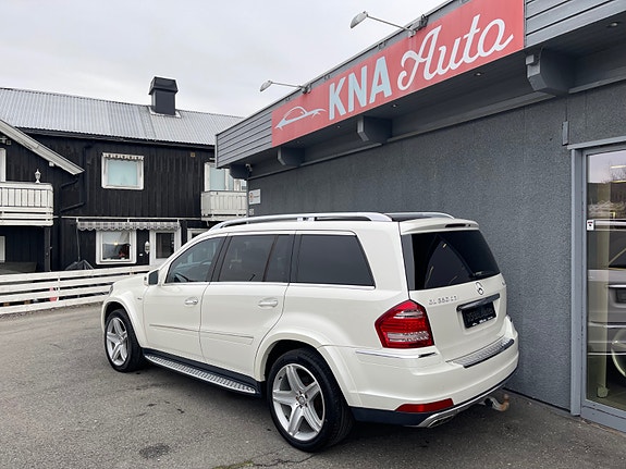 Mercedes-Benz GL350 4 of 5