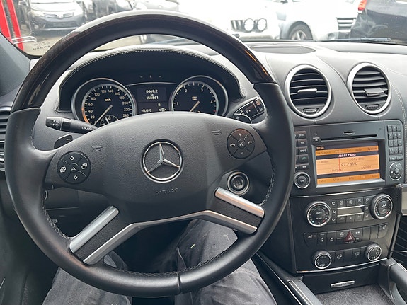 Mercedes-Benz GL350 9 of 30