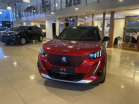 Peugeot e-2008 2 of 5