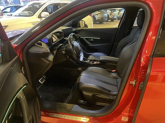 Peugeot e-2008 7 of 30