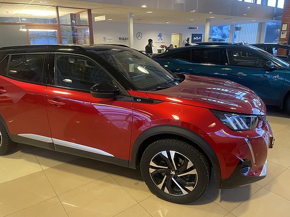 Peugeot e-2008 3 of 5