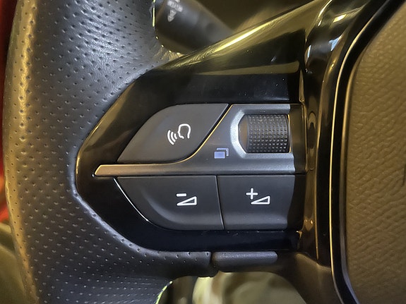 Peugeot e-2008 27 of 30