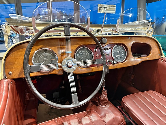 Morgan Plus 4 13 of 30