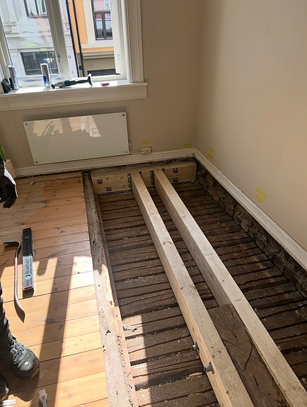 Skifte av råteskadede gulvbjelker